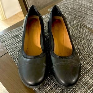 Women’s Clarks Unstructured black comfort wedge shoes- size 11M